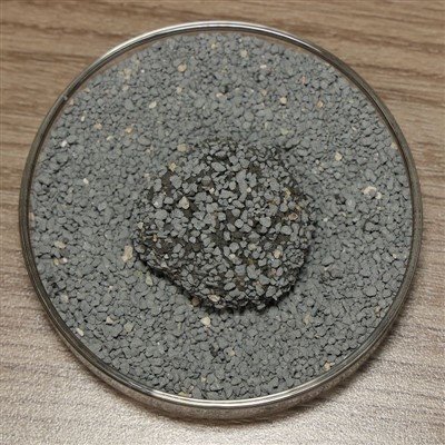 What are the unique uses and advantages of zeolite cat litter compared to tra...
